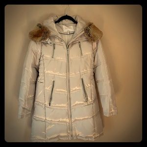 Beautiful never worn Small champagne puffer coat.
